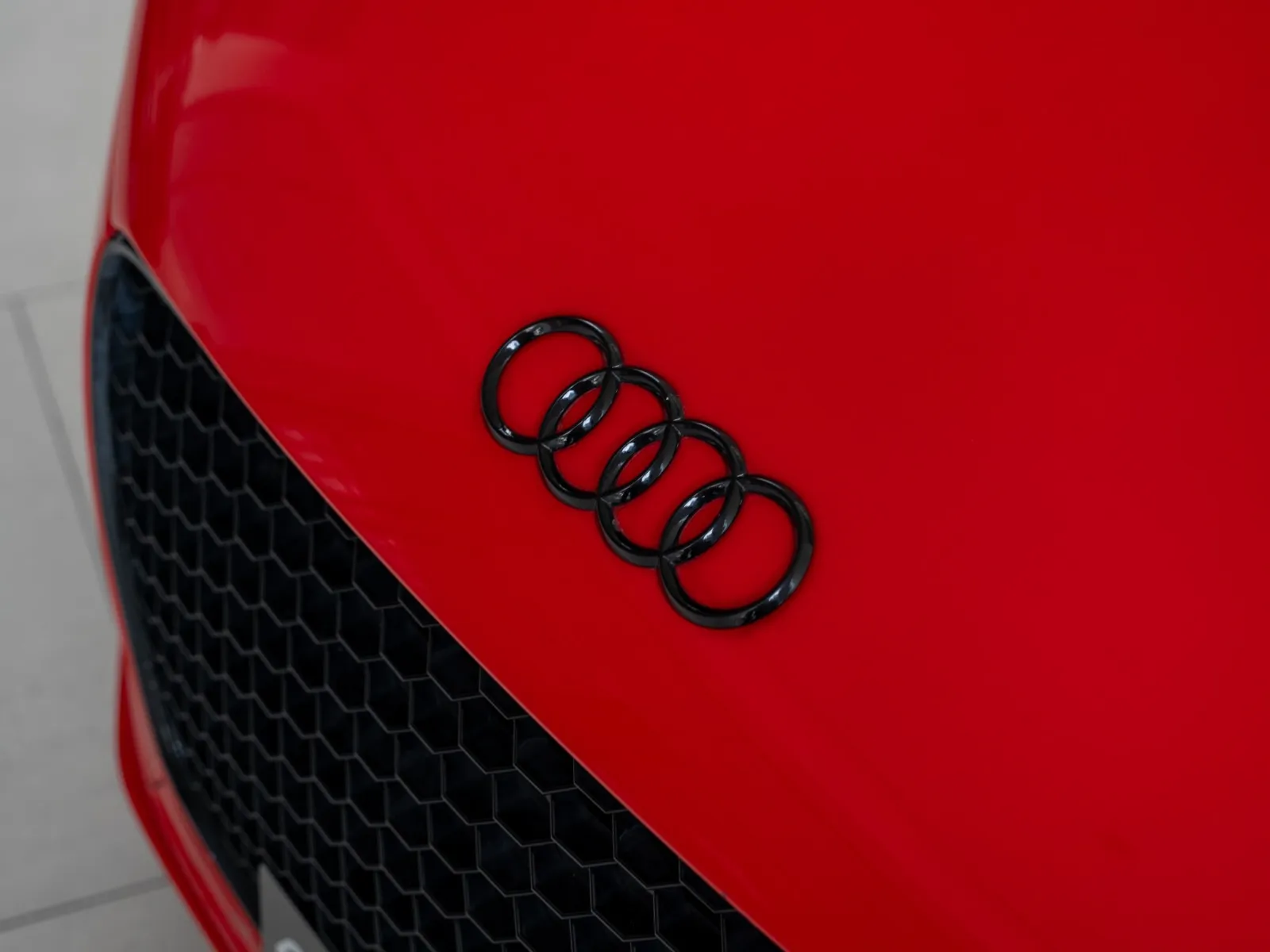 Audi R8-33