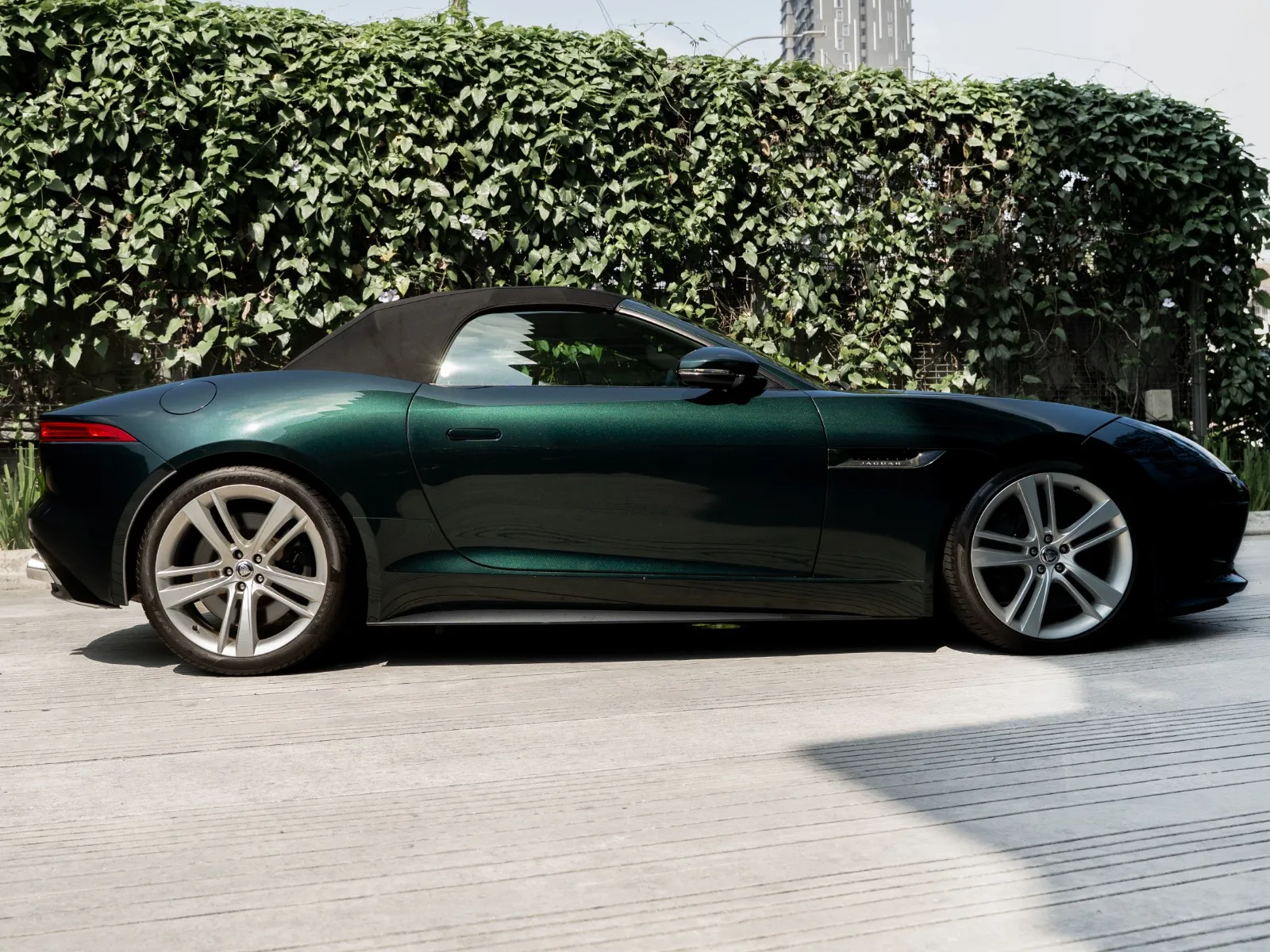 Jaguar F-Type V8S Convertible-11