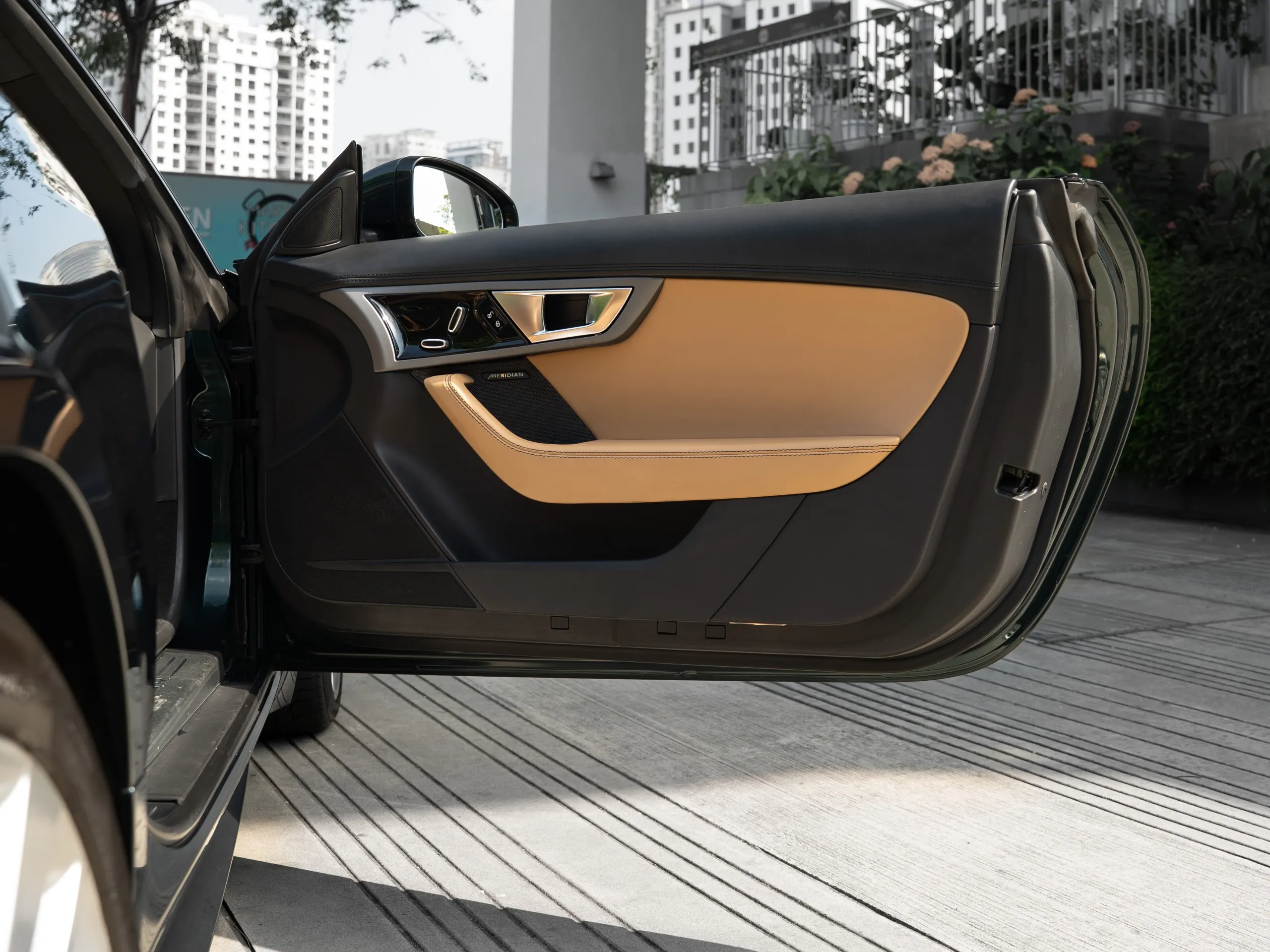 Jaguar F-Type V8S Convertible-22