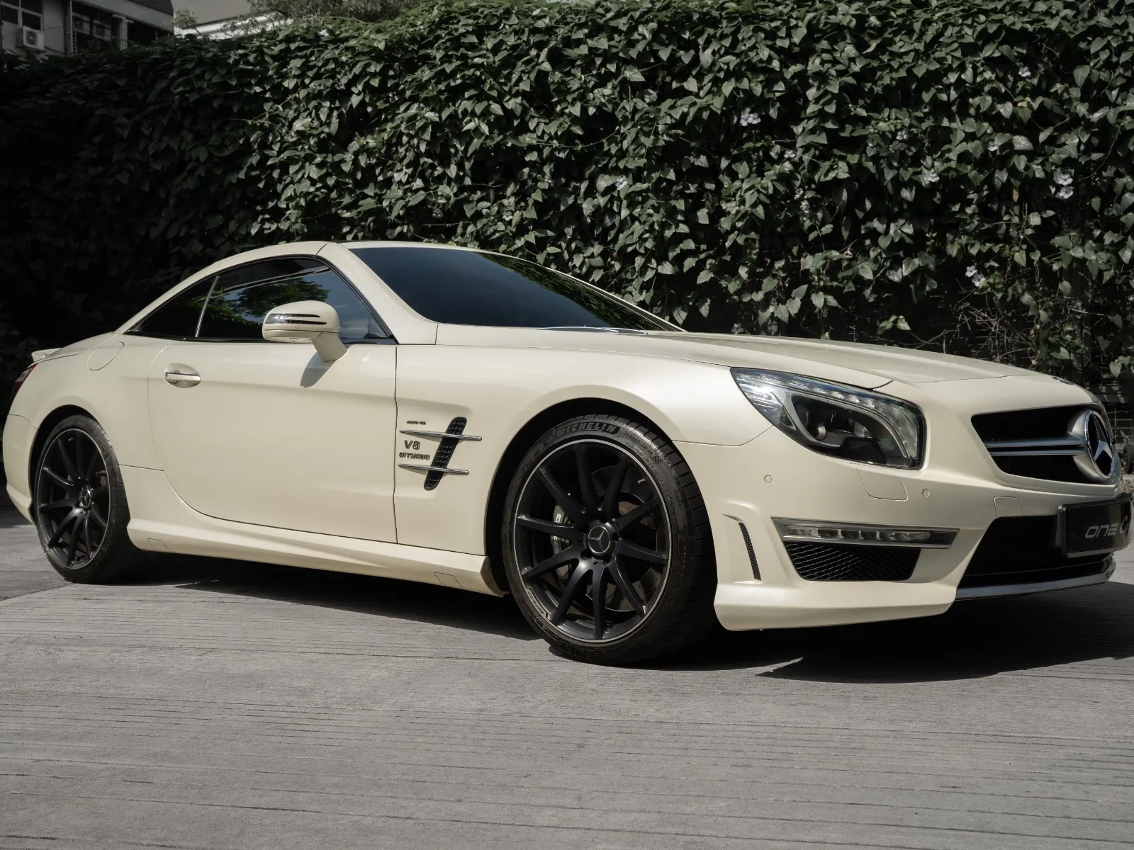 Mercedes SL63 AMG-12