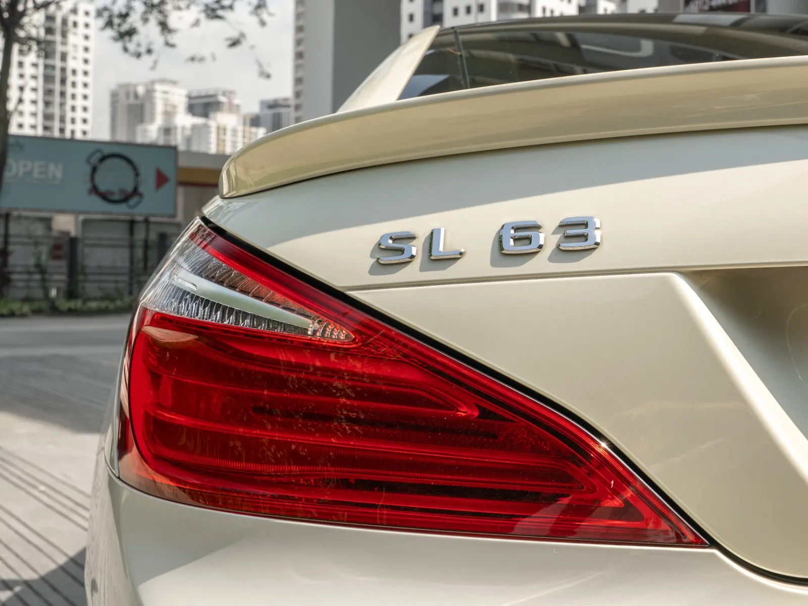 Mercedes SL63 AMG-13